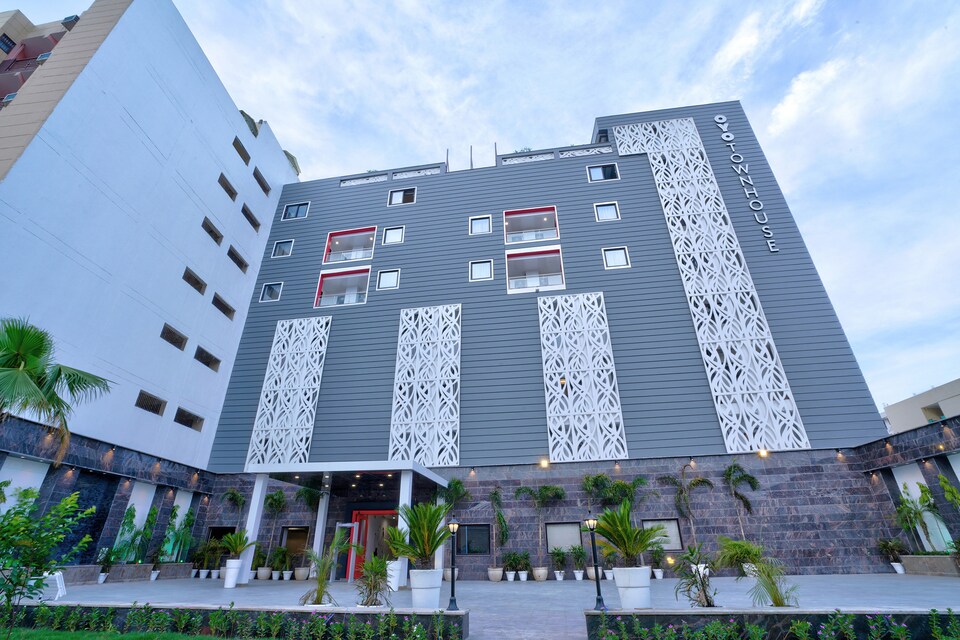 OYO TOWNHOUSE 171 SECTOR  104, Noida Expressway SEZ, Noida