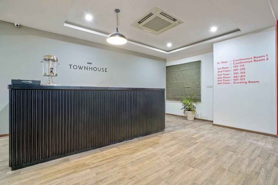 OYO TOWNHOUSE 171 SECTOR  104, Noida Expressway SEZ, Noida