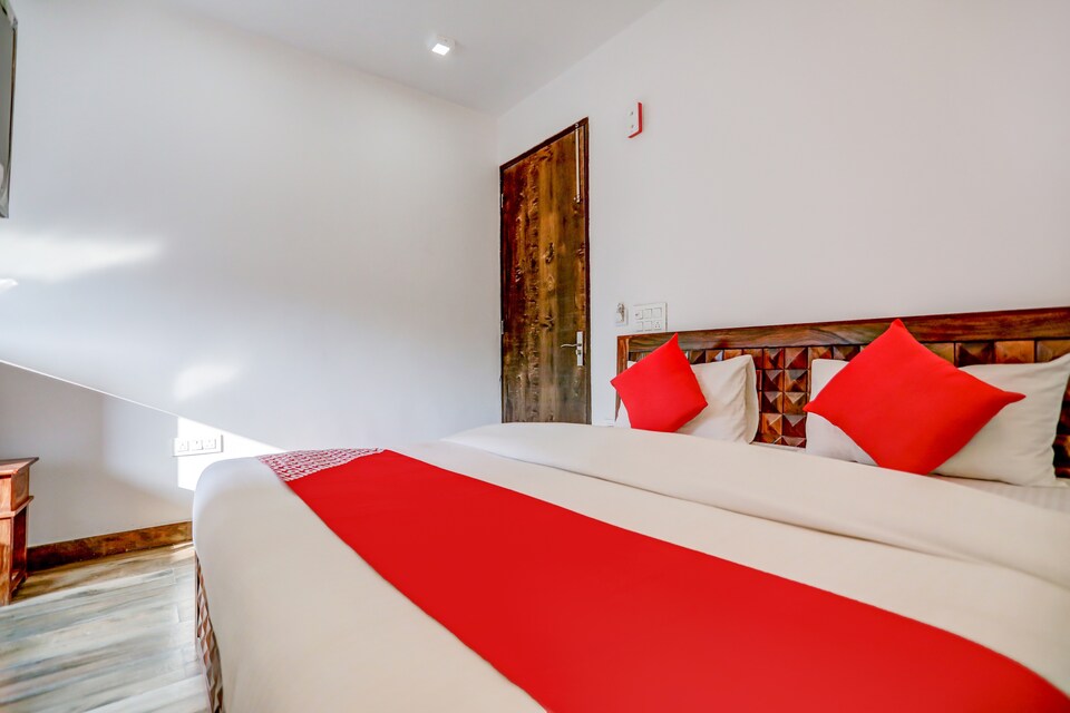 OYO Blu Lagoon Near Select Citywalk Mall, Saket Delhi, Delhi