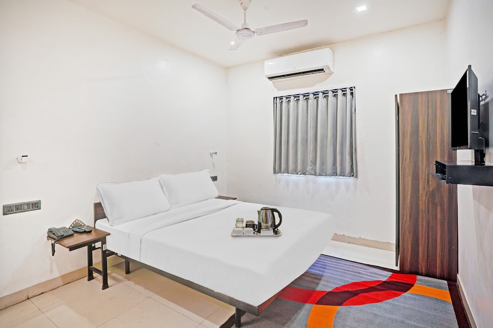 Super Townhouse Lotus, Surat Railway Station, Surat