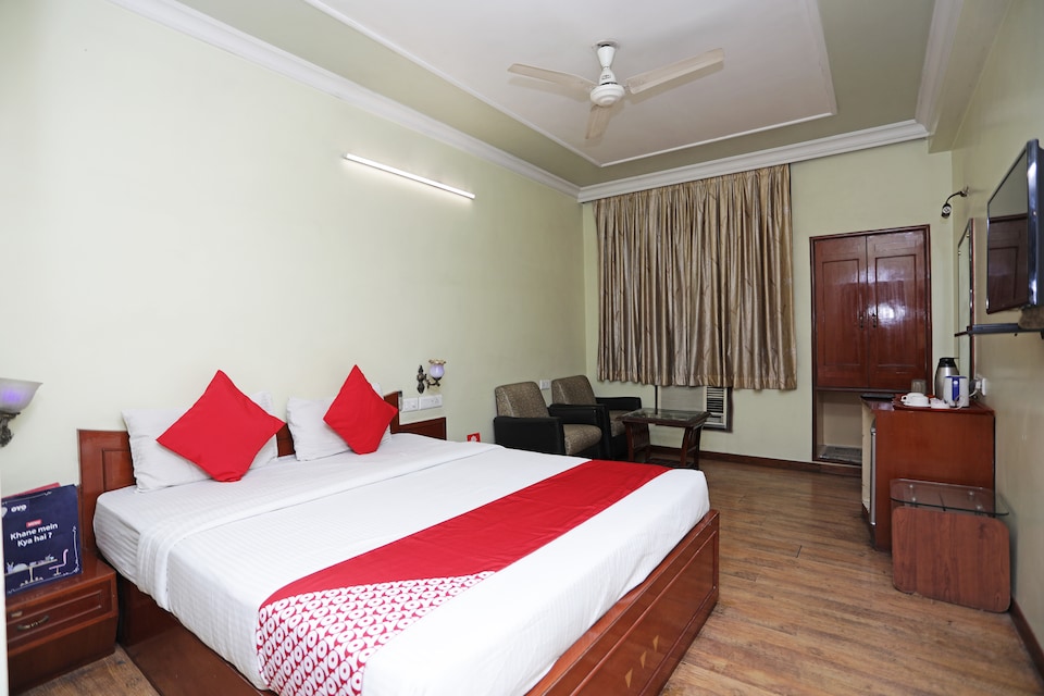 OYO 6449 Hotel Satlaj, Station Road - Raipur, Raipur