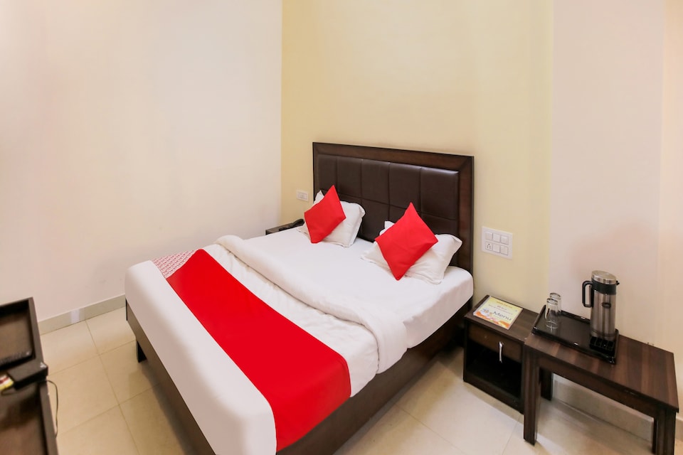 OYO 76661 Hotel Raj, Gulab Bagh, Udaipur