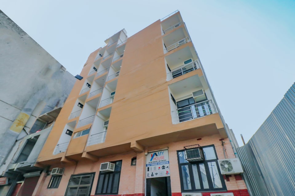 Flagship 76669 Royal Best Inn, Noida City, Noida
