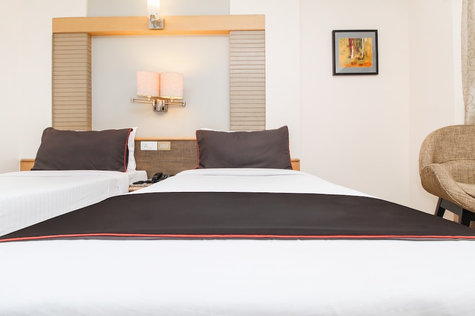 Collection O 76705  The Deccan 8, Shivaji Nagar  Pune, Pune