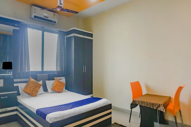 SPOT ON 76708 Shourya Lodge