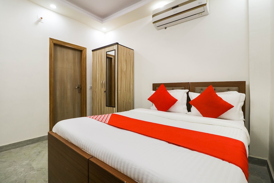 OYO 76709 Hotel Mannat Stays, Rajouri Garden Delhi, Delhi