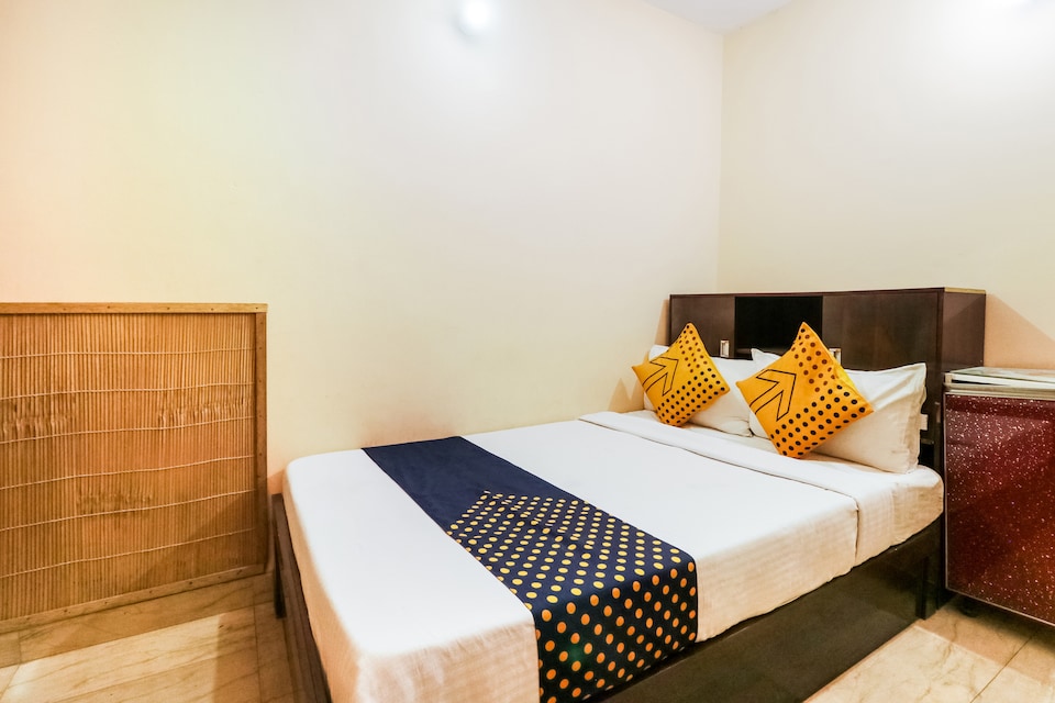 SPOT ON 76719 Best Stay, Rajouri Garden Delhi, Delhi