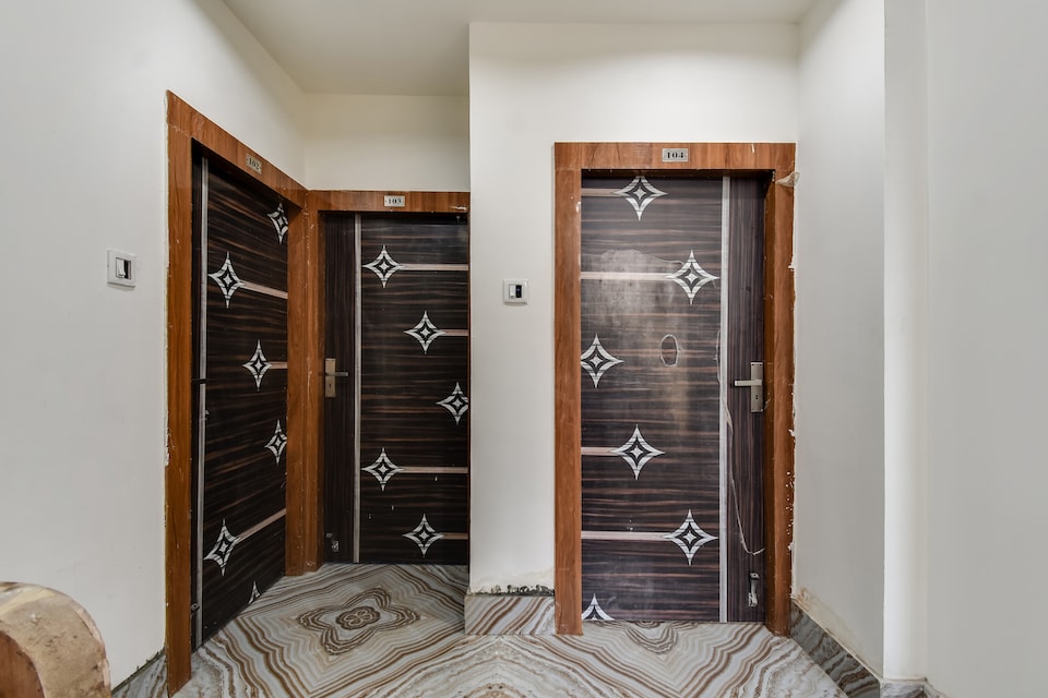 Flagship 76726 Paradise Hotel And Restaurant, VIP Road Kolkata, Kolkata