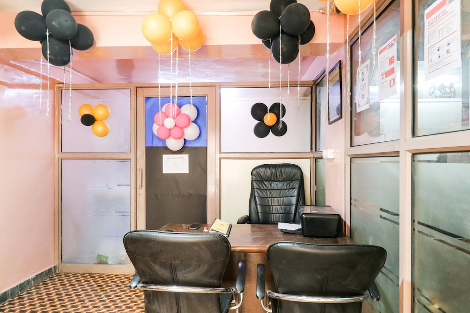 OYO Galaxy Inn Near Samaypur Badli Metro Station, Rohini Delhi, Delhi