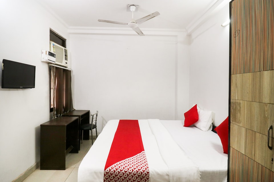 OYO Galaxy Inn Near Samaypur Badli Metro Station, Rohini Delhi, Delhi