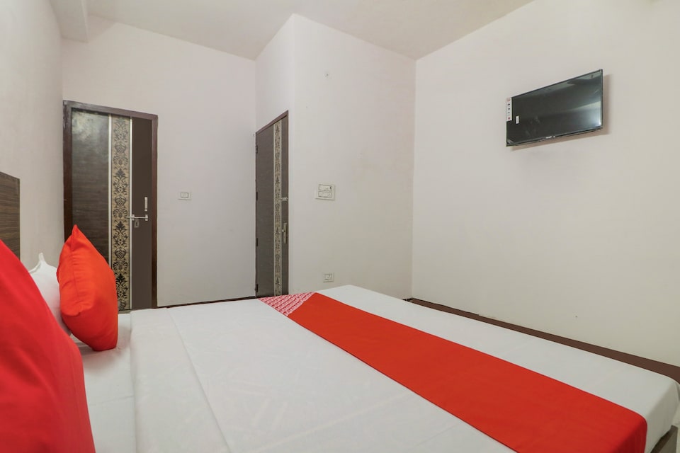 OYO Hotel Z Black, North Delhi, Delhi