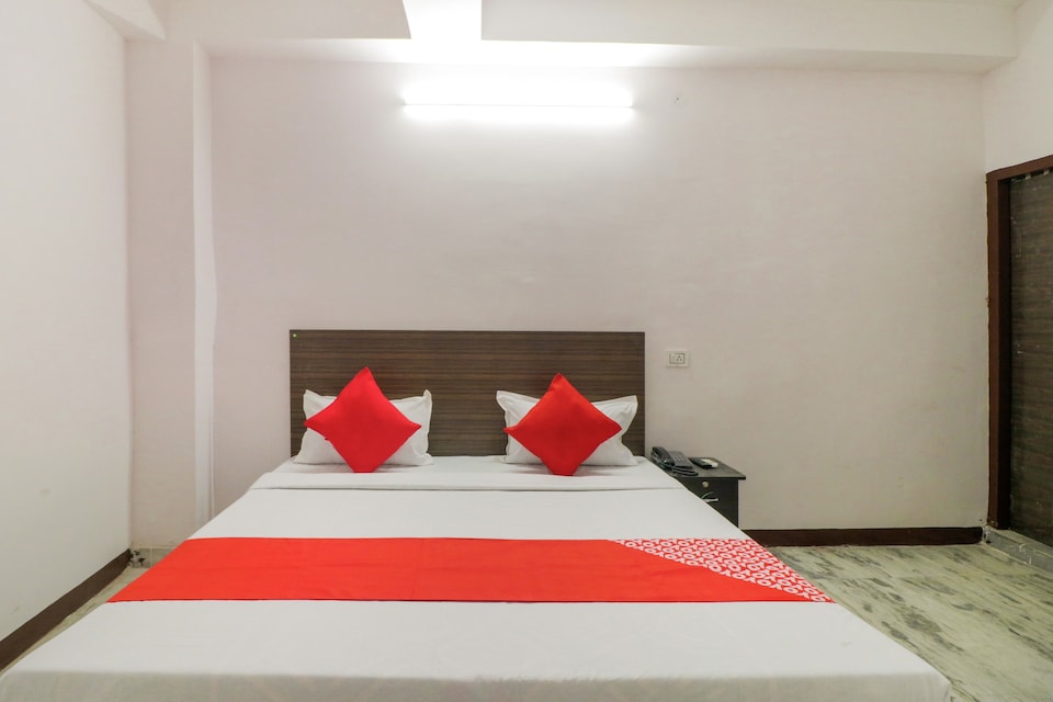 OYO Hotel Z Black, North Delhi, Delhi