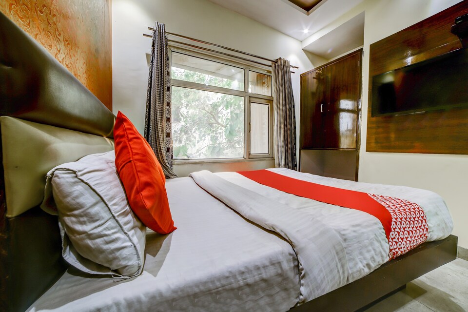 OYO Snow White Inn Near Gurudwara Shri Bangla Sahib, Paharganj Delhi, Delhi