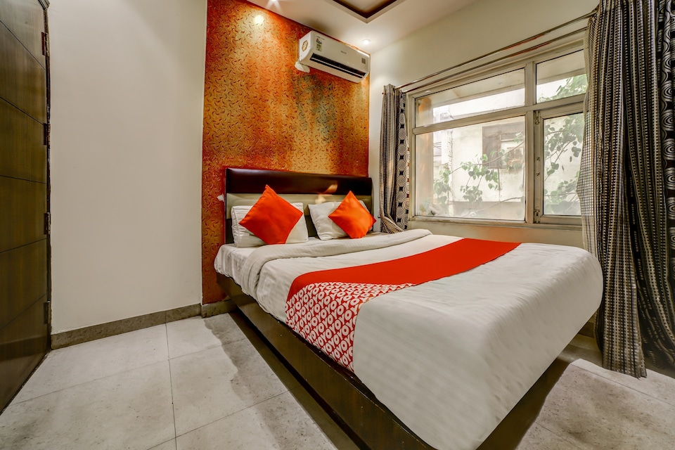 OYO Snow White Inn Near Gurudwara Shri Bangla Sahib, Paharganj Delhi, Delhi