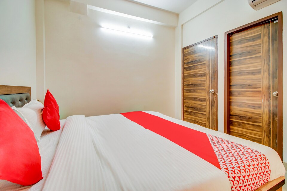 live under bho885, Kolar Road, Bhopal