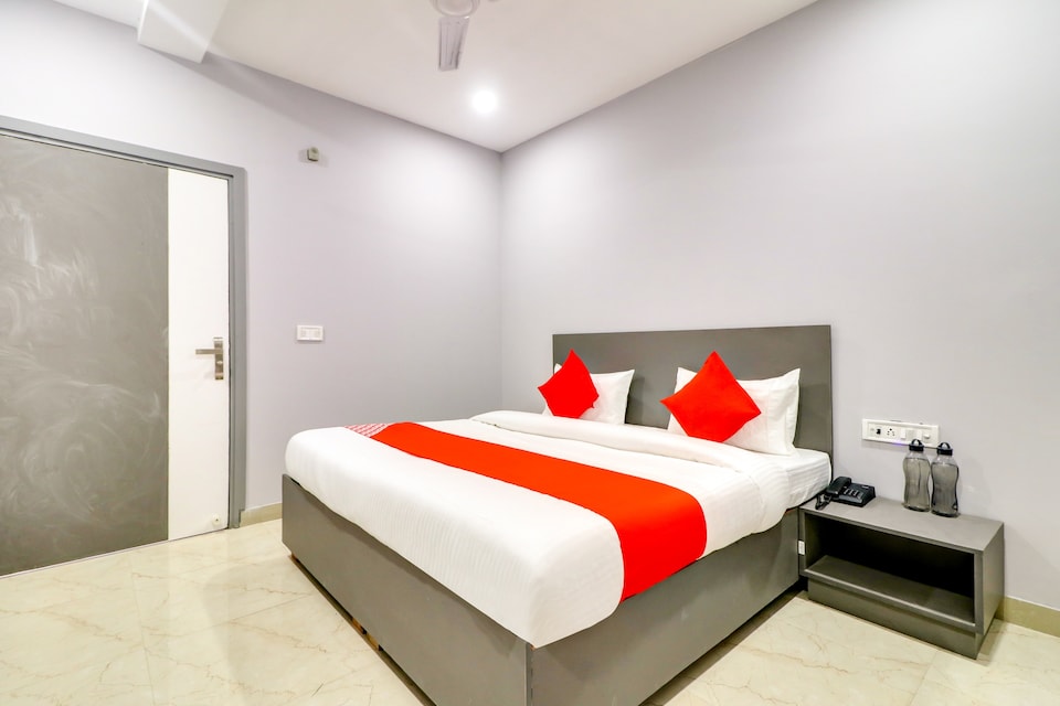 Collection O Preet Vihar Metro Station Formerly Hotel Dream Palace, Anand Vihar Delhi, Delhi
