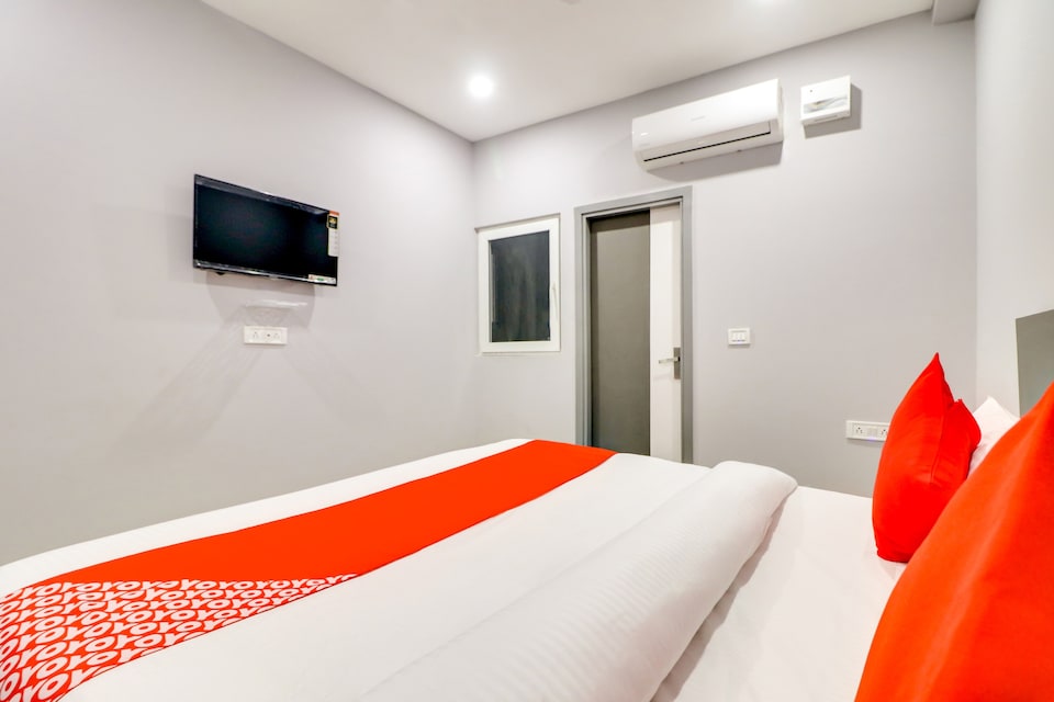 Collection O Preet Vihar Metro Station Formerly Hotel Dream Palace, Anand Vihar Delhi, Delhi