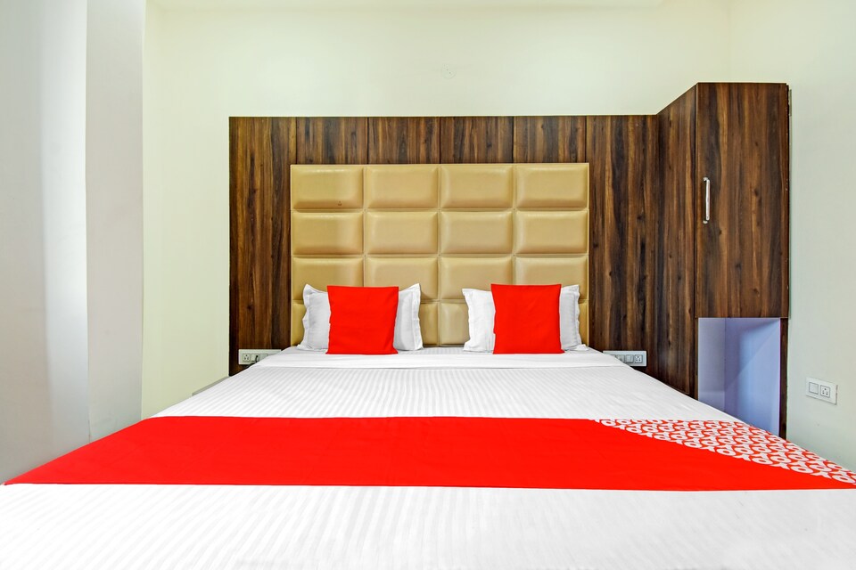 OYO 76799 Parth Grand, Ludhiana Railway Station, लुधियाना