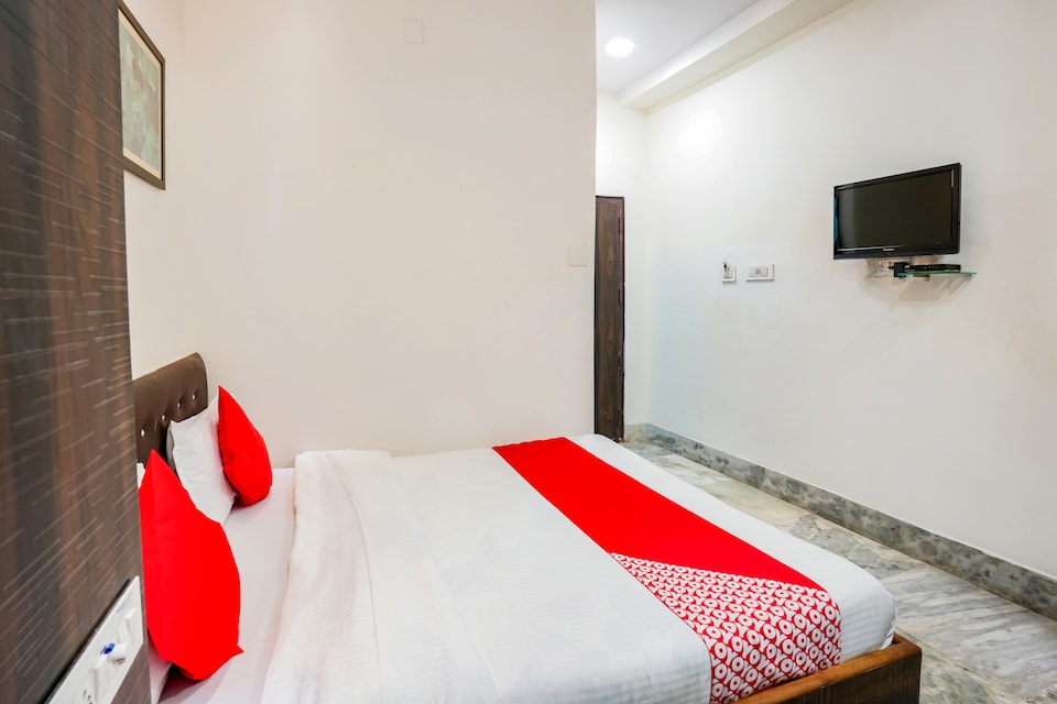 Capital O 76803 Hotel Raj Vilas, Gulab Bagh, Udaipur