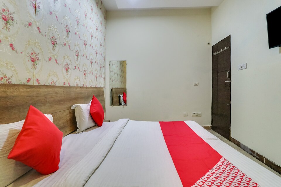 OYO 76807 Ansh Guest House, Noida City, Noida