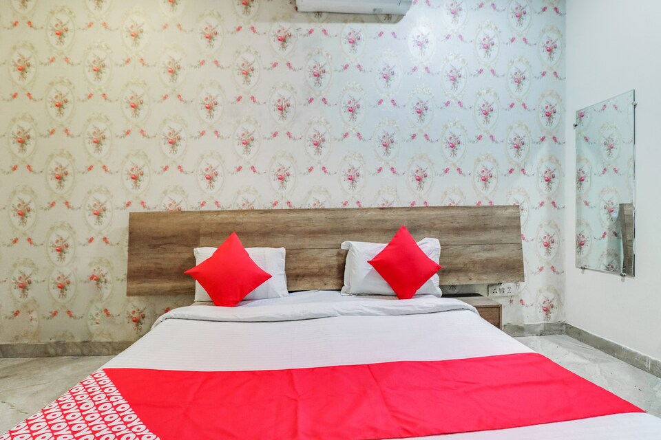 OYO 76807 Ansh Guest House, Noida City, Noida