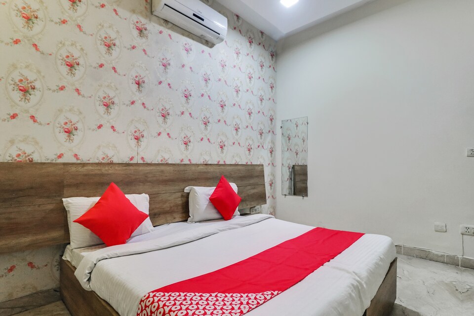 OYO 76807 Ansh Guest House, Noida City, Noida