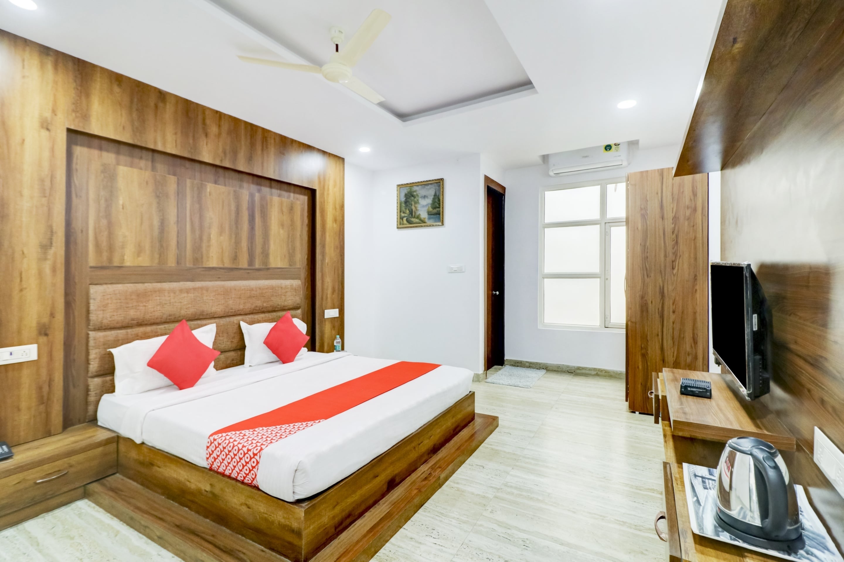 Oyo 76809 The Pacific,,3 star