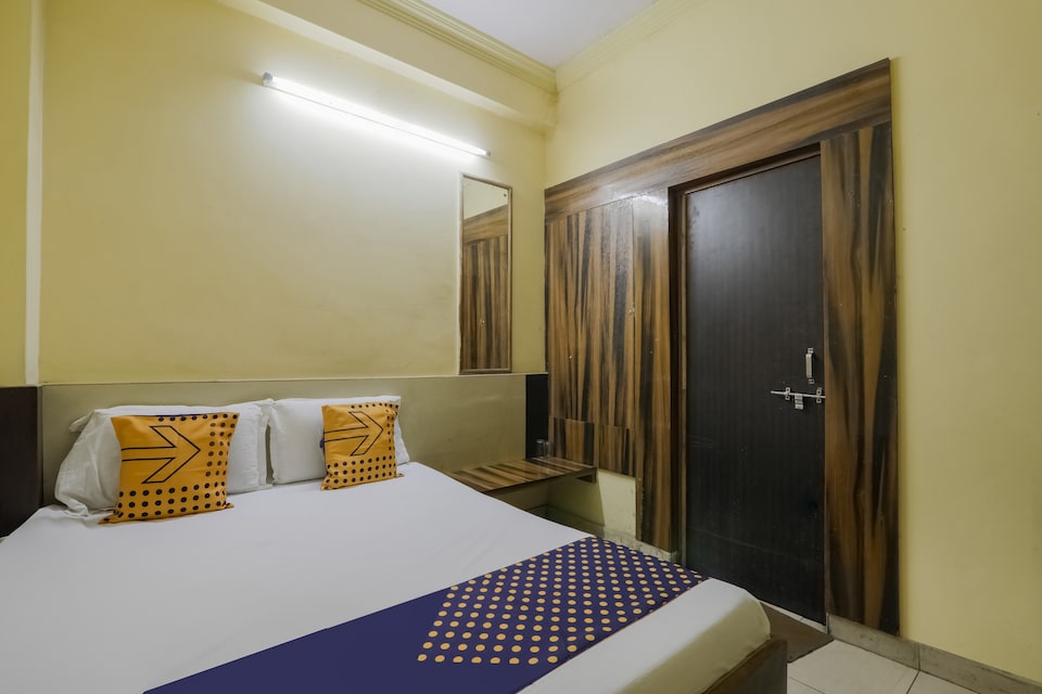 SPOT ON 76828 Hotel Aditya Palace, Kanpur Railway Station, Kanpur