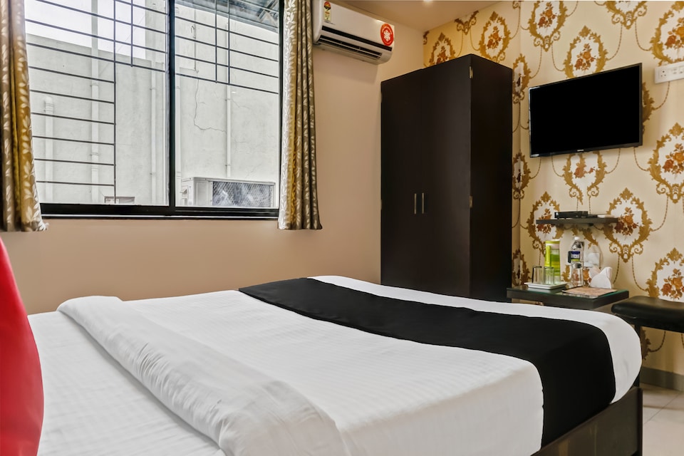 Hotel O Log Inn Plaza, Wagholi Pune, Pune