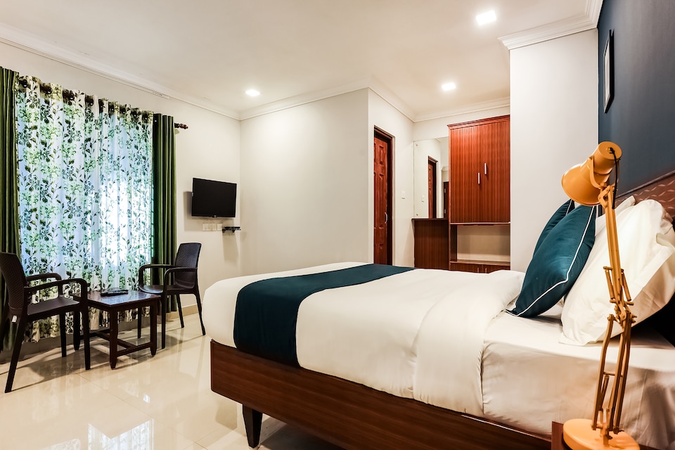 SilverKey Executive Stays 76852 The Mirage Residency, MG Road Kochi, Kochi