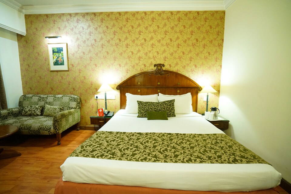 OYO 6461 Hotel Celebration, Station Road - Raipur, Raipur