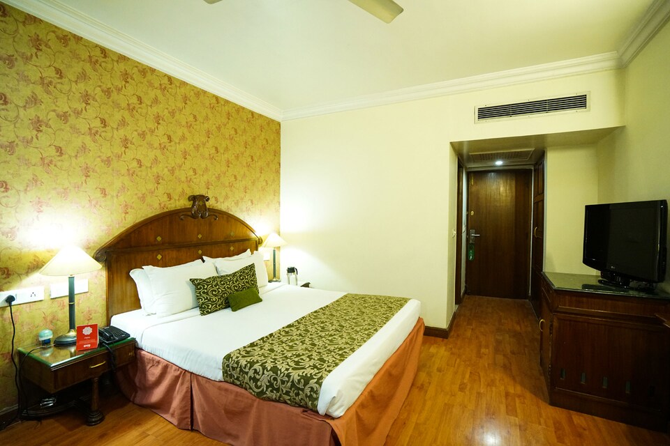 OYO 6461 Hotel Celebration, Station Road - Raipur, Raipur