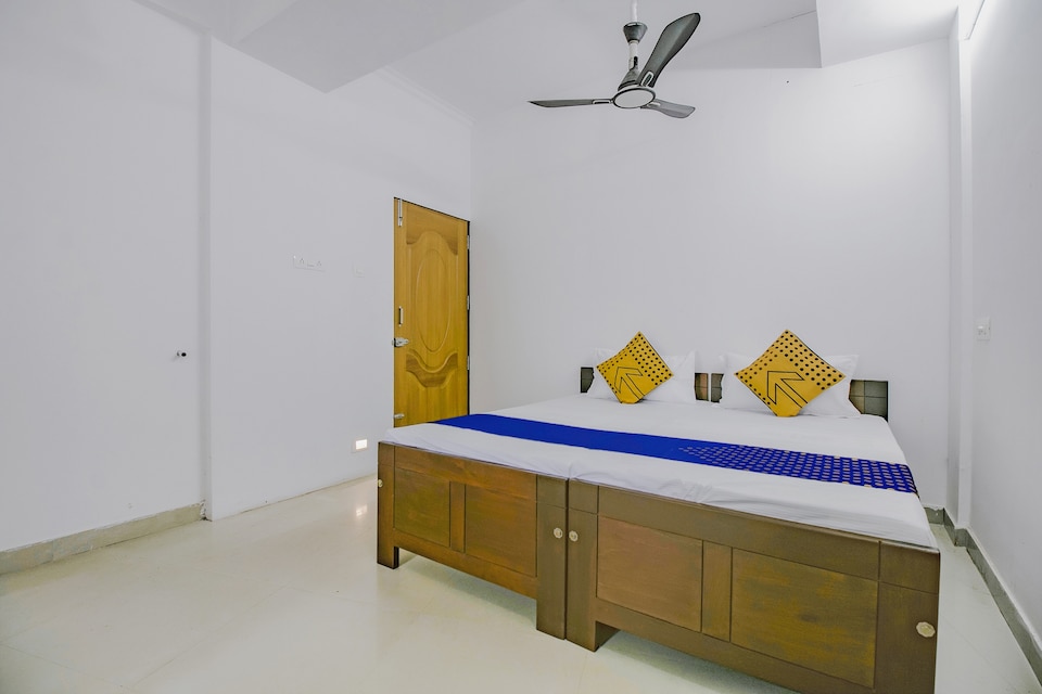 SPOT ON 76899 Chaliyam Residency , Calicut City-II, Calicut