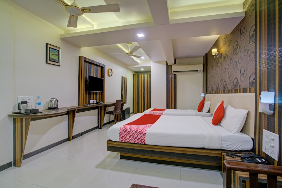 Capital O 76908 Hotel South Avenue, Railway Station South Kochi, कोच्चि