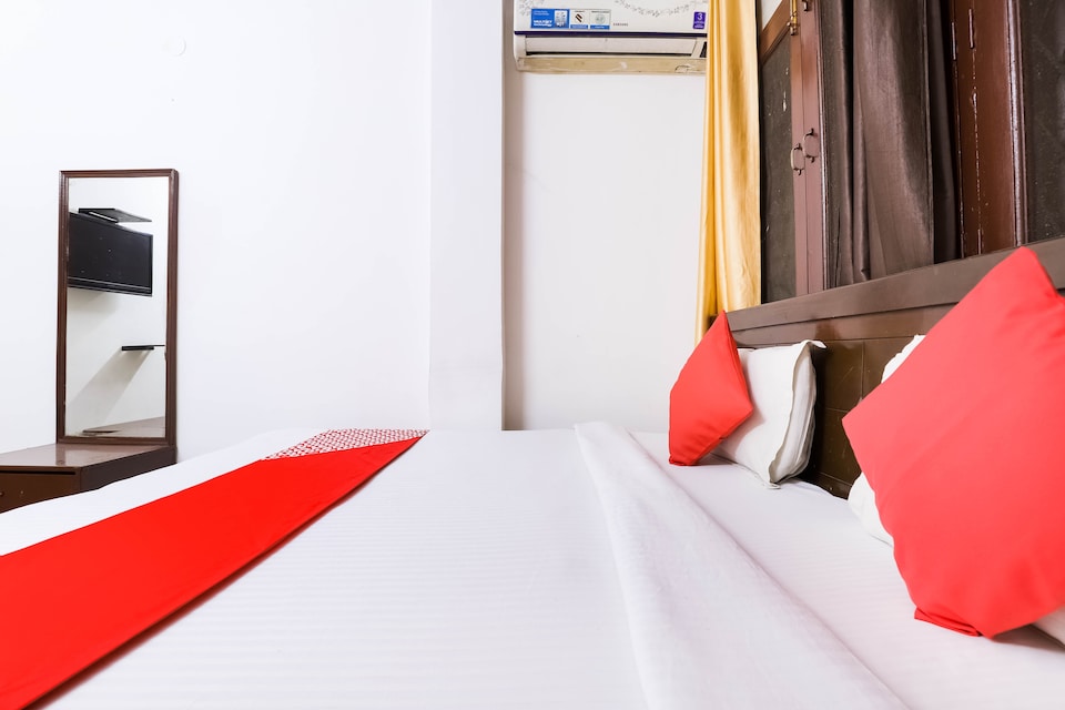 OYO DEL2866 Sagar Inn, Lajpat Nagar Delhi, Delhi