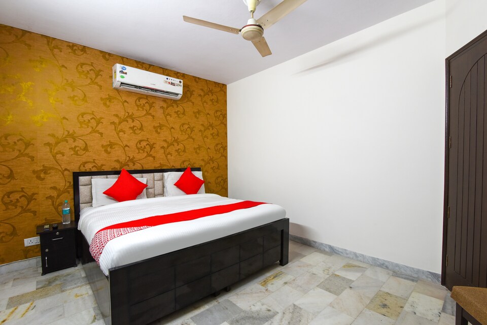 OYO Pr Galaxy Near Lotus Temple, Kalkaji Delhi, Delhi