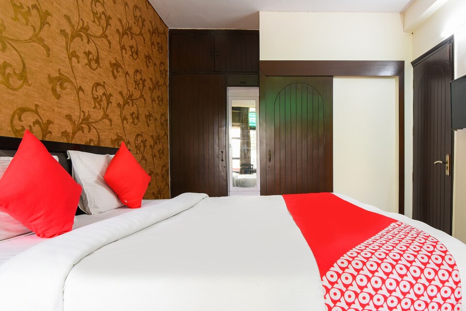 OYO Pr Galaxy Near Lotus Temple, Kalkaji Delhi, Delhi