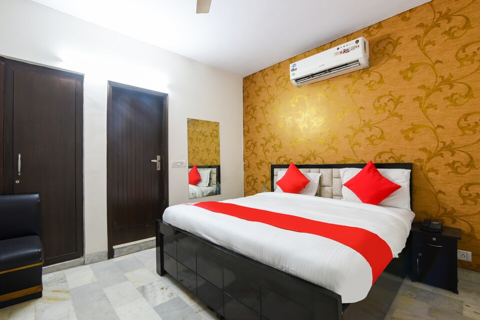 OYO Pr Galaxy Near Lotus Temple, Kalkaji Delhi, Delhi