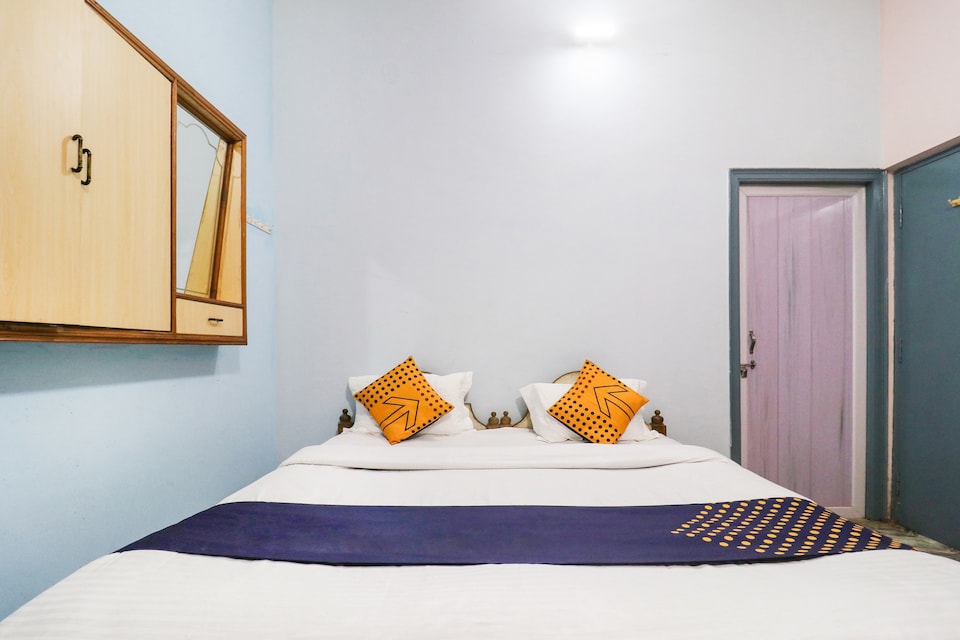 SPOT ON 76937 River Pg House, Lanka, Varanasi