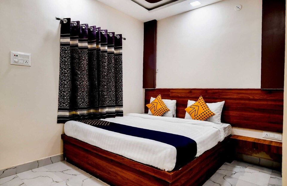 SPOT ON 76943 Hotel Radhika, Vijay Nagar Indore, Indore