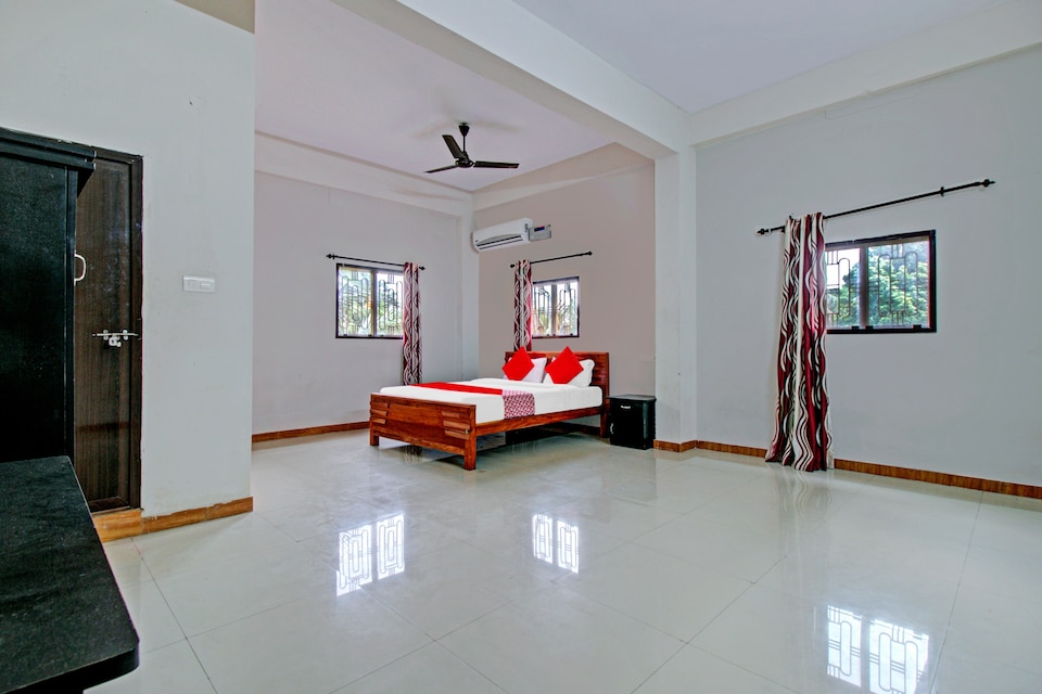 OYO 76956 Eden Tourist Home, Calicut City-II, Calicut