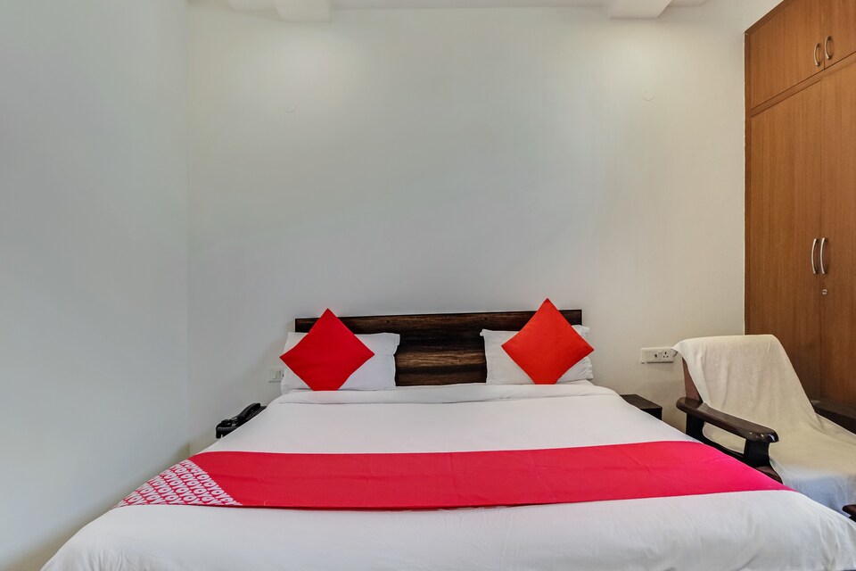 Flagship 76984 Swastik Residence, Noida City, Noida