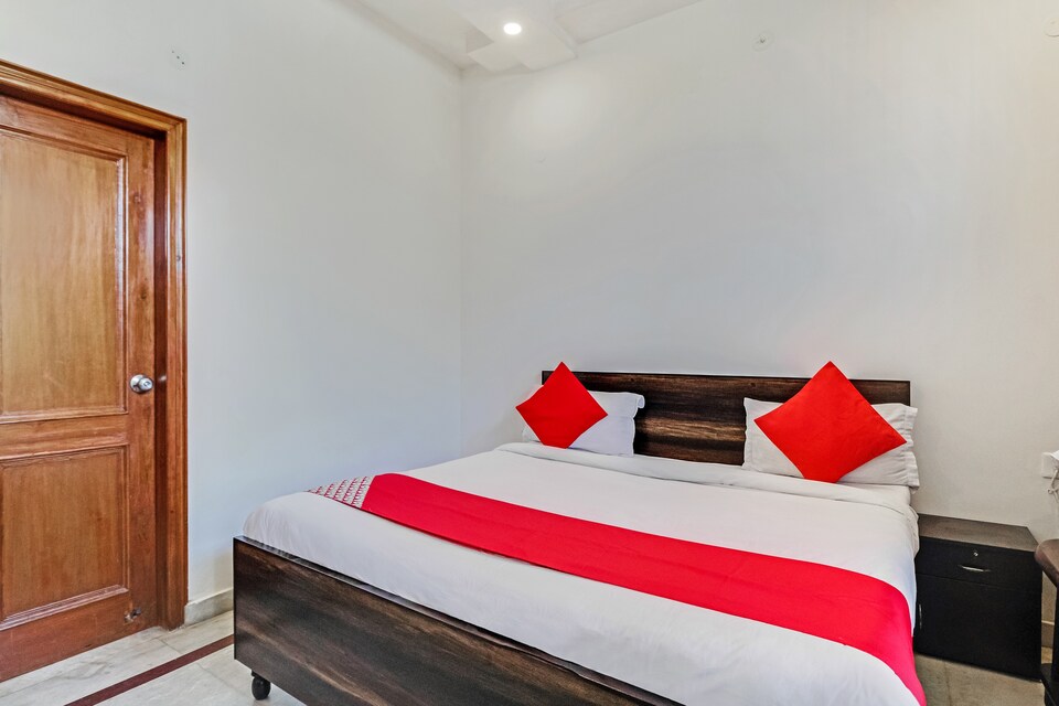 Flagship 76984 Swastik Residence, Noida City, Noida