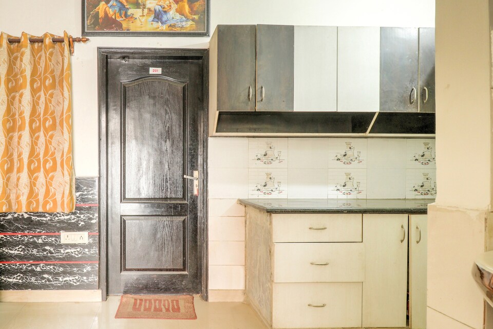 OYO Satya Deluxe, Anand Vihar Delhi, Delhi