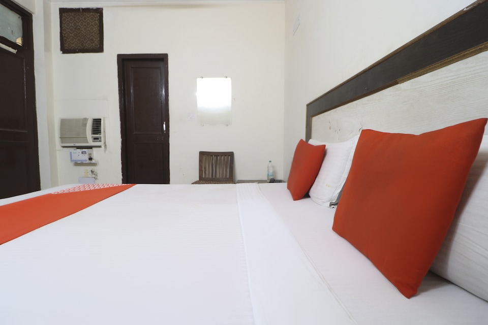 Flagship Hotel Aman 42, South Chandigarh, Chandigarh