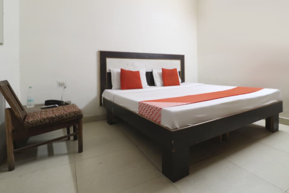 Flagship Hotel Aman 42, South Chandigarh, Chandigarh