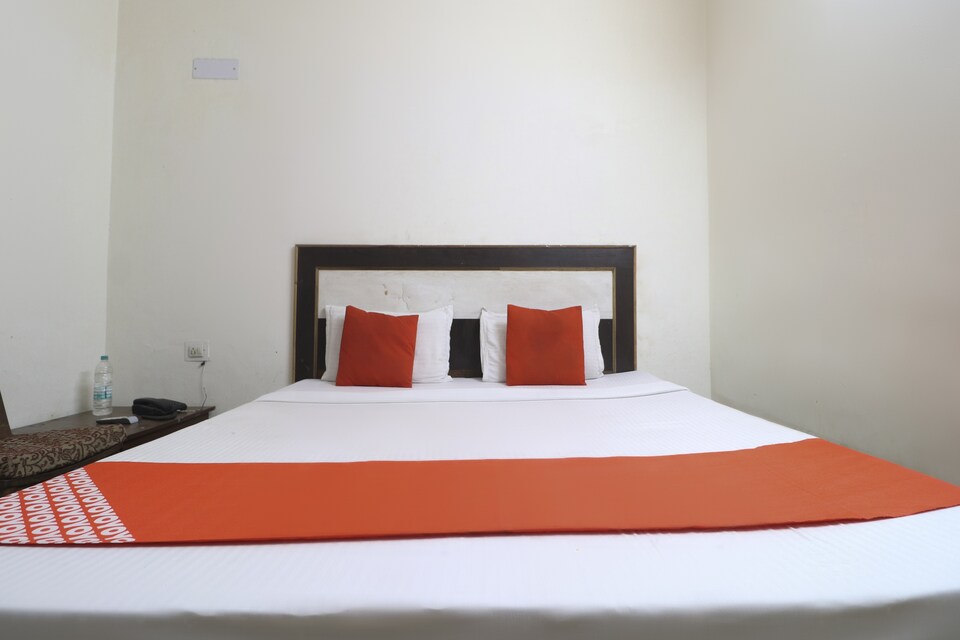 Flagship Hotel Aman 42, South Chandigarh, Chandigarh