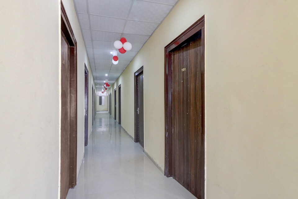 LIVE AS NOD1719, Noida Expressway SEZ, Noida