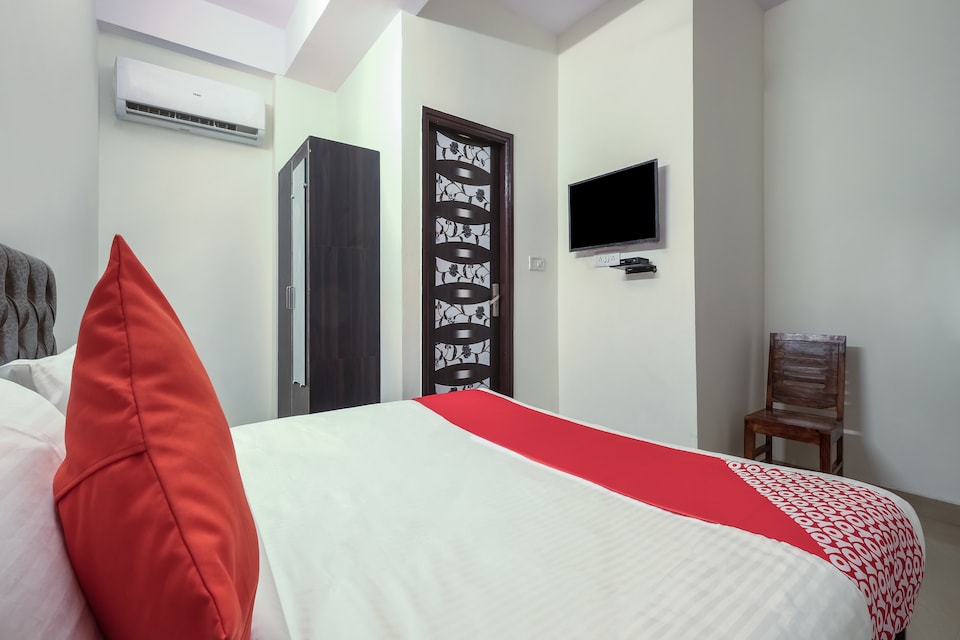 Collection O Crystal Residency Near Uttam Nagar West Metro Station, Airport-Dwarka Delhi, Delhi