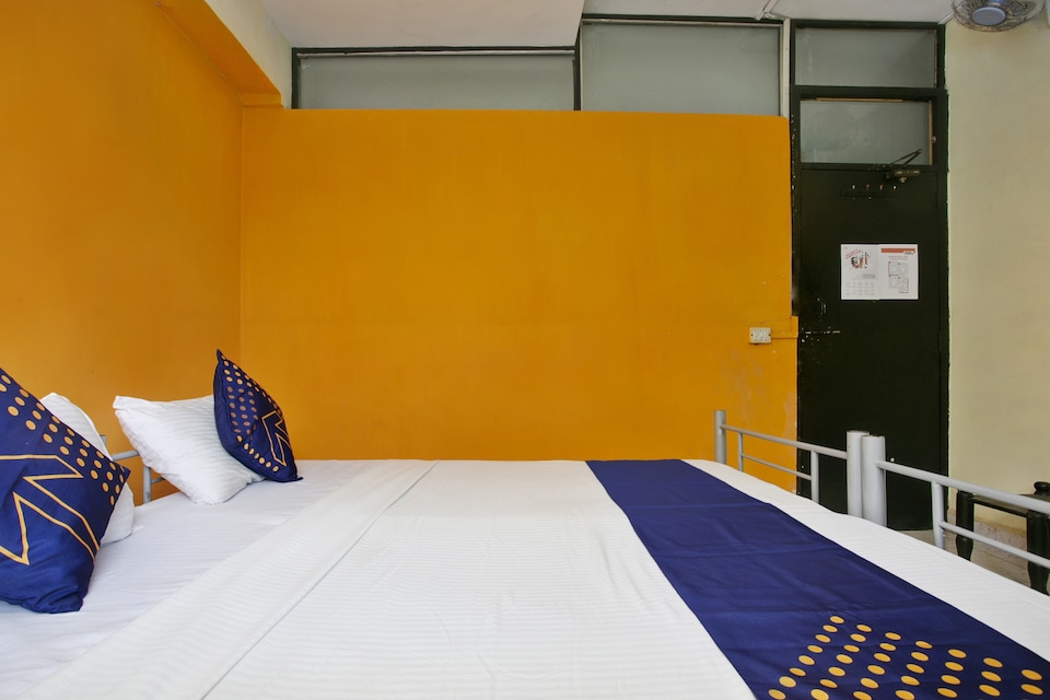 OYO 77069 The Railway Lodge, Margao Goa, Goa